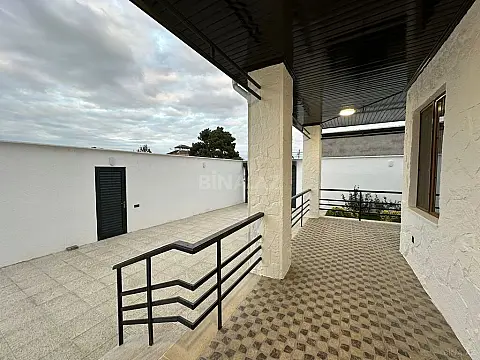 Satılır 6 otaqlı həyət evi 240 m²