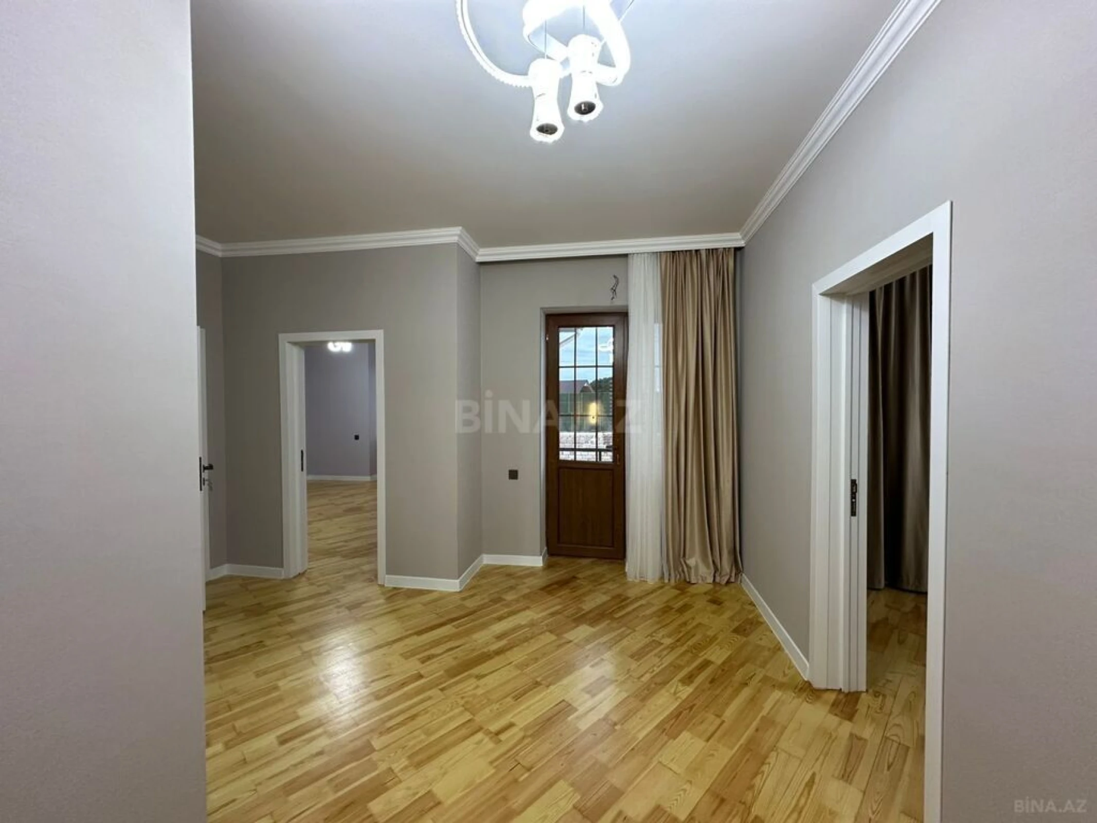 Satılır 6 otaqlı həyət evi 240 m²