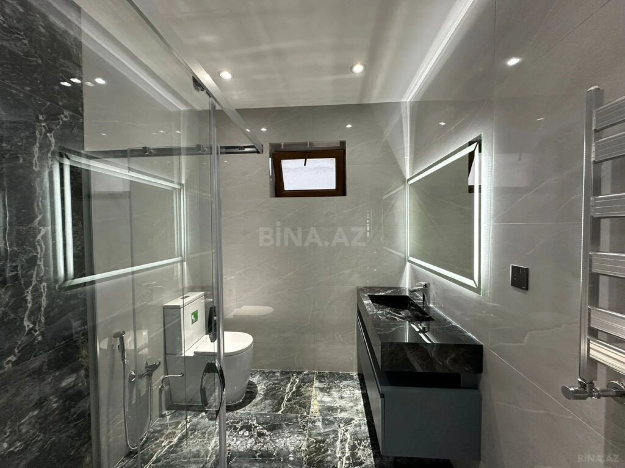 Satılır 6 otaqlı həyət evi 240 m²