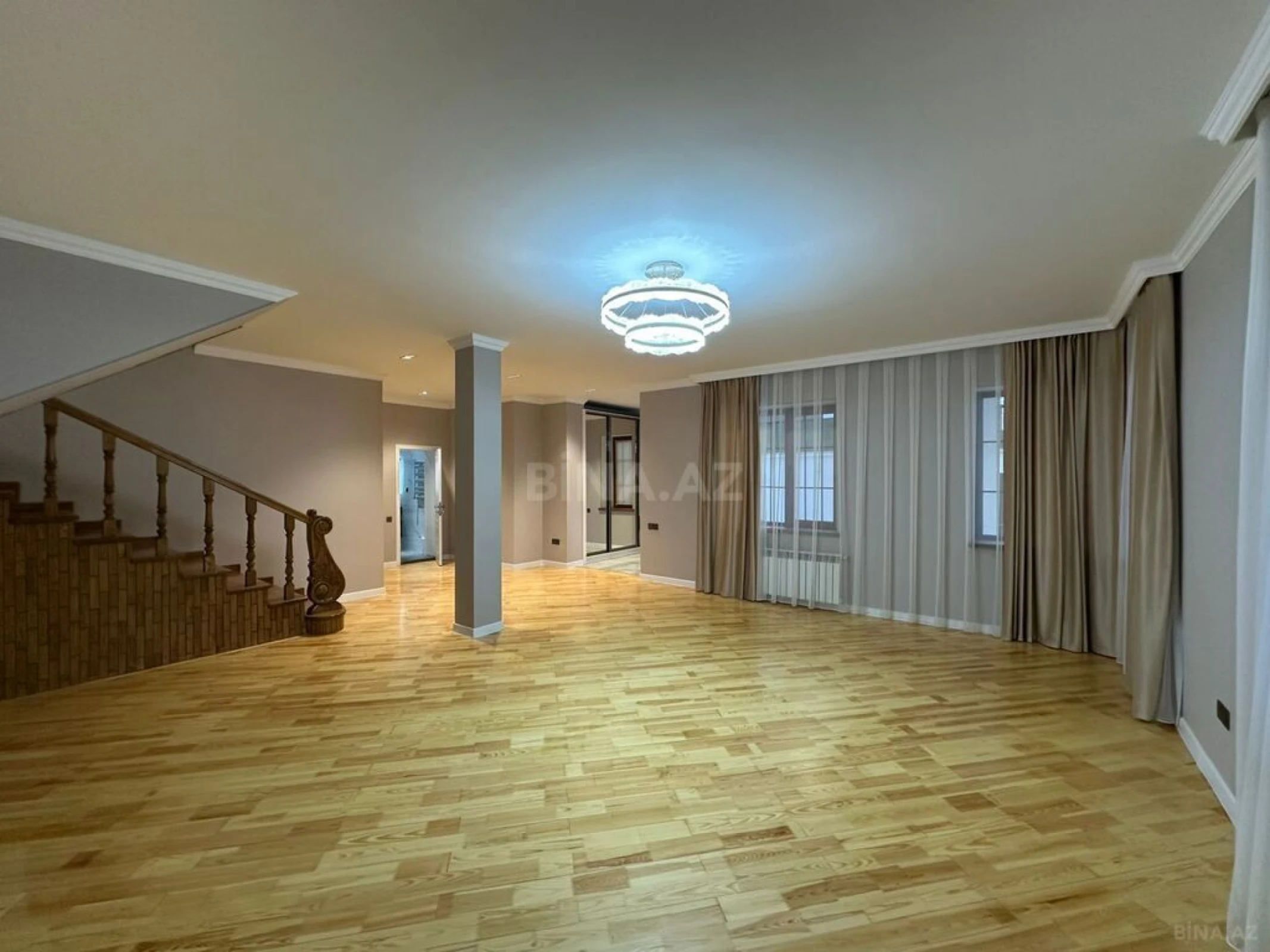 Satılır 6 otaqlı həyət evi 240 m²