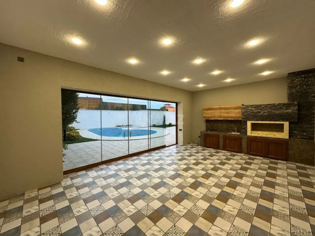 Satılır 6 otaqlı həyət evi 240 m²