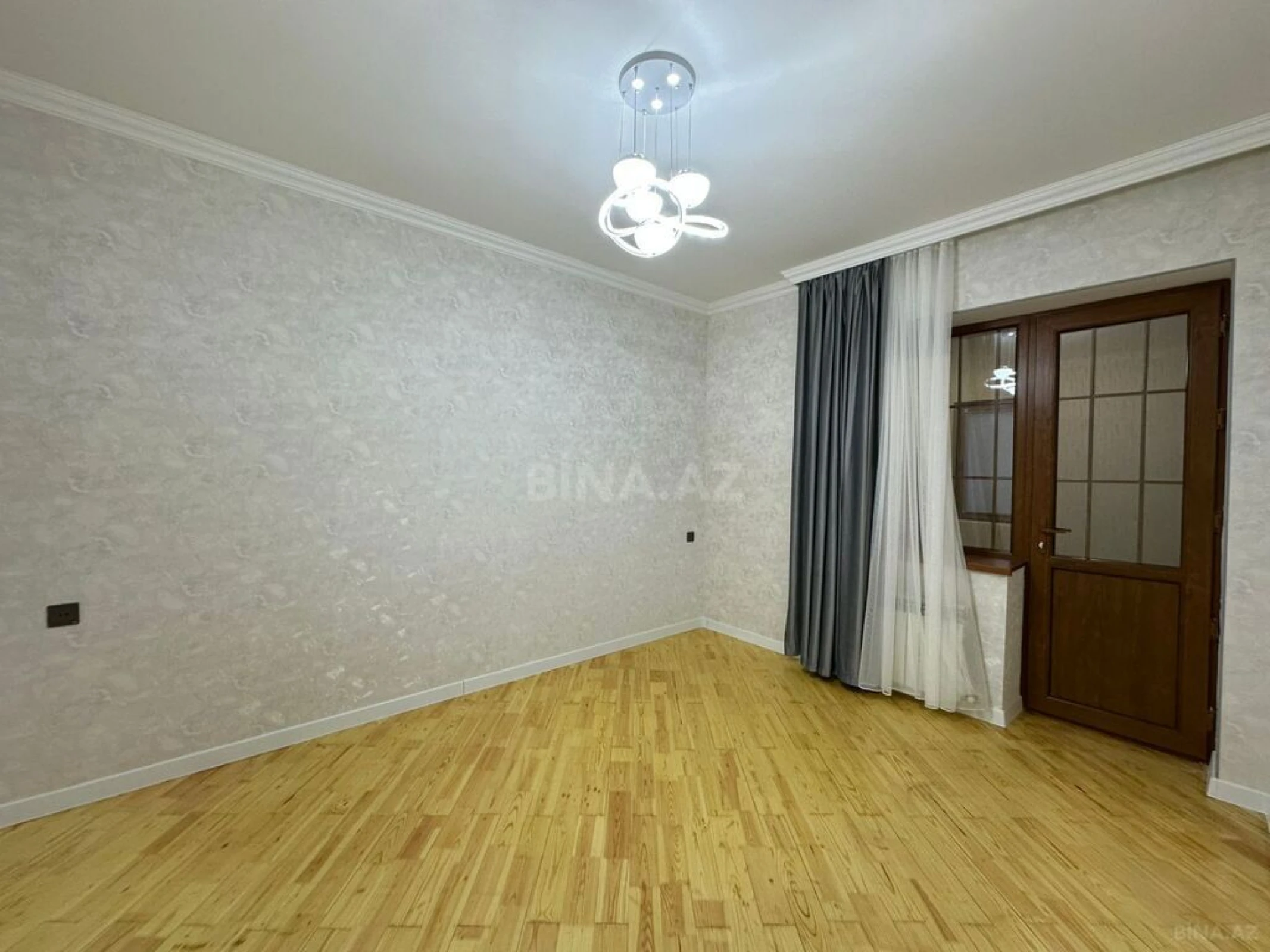 Satılır 6 otaqlı həyət evi 240 m²