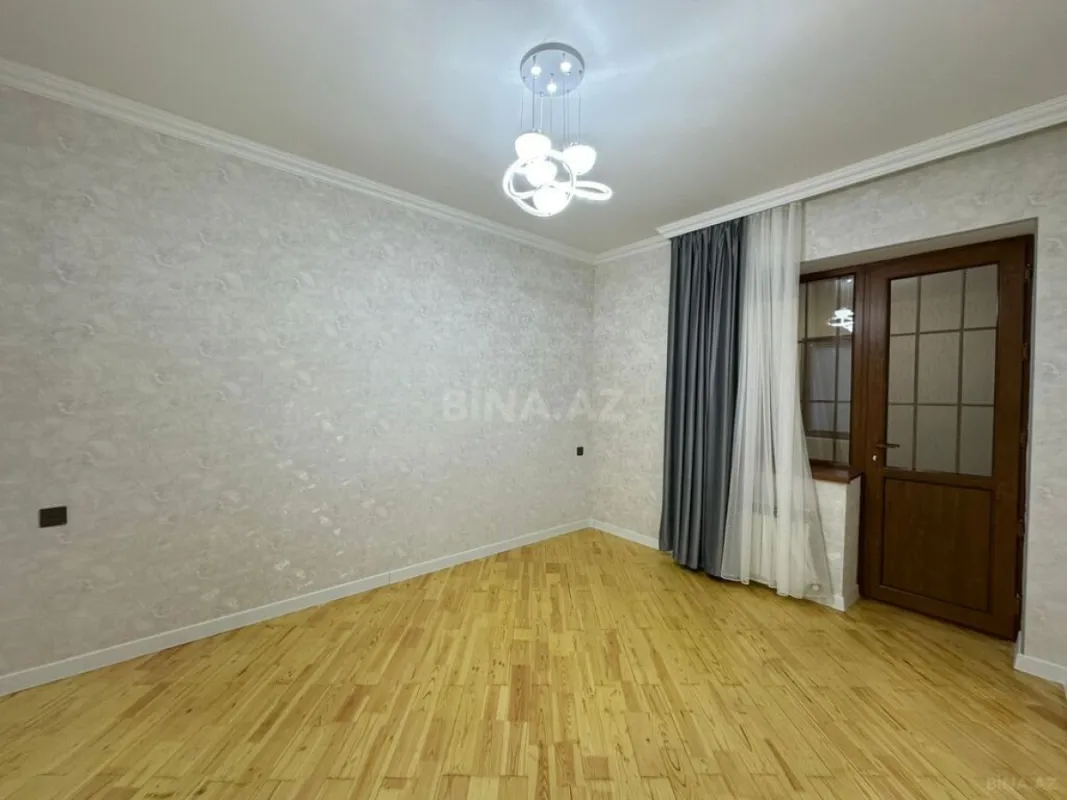 Satılır 6 otaqlı həyət evi 240 m²