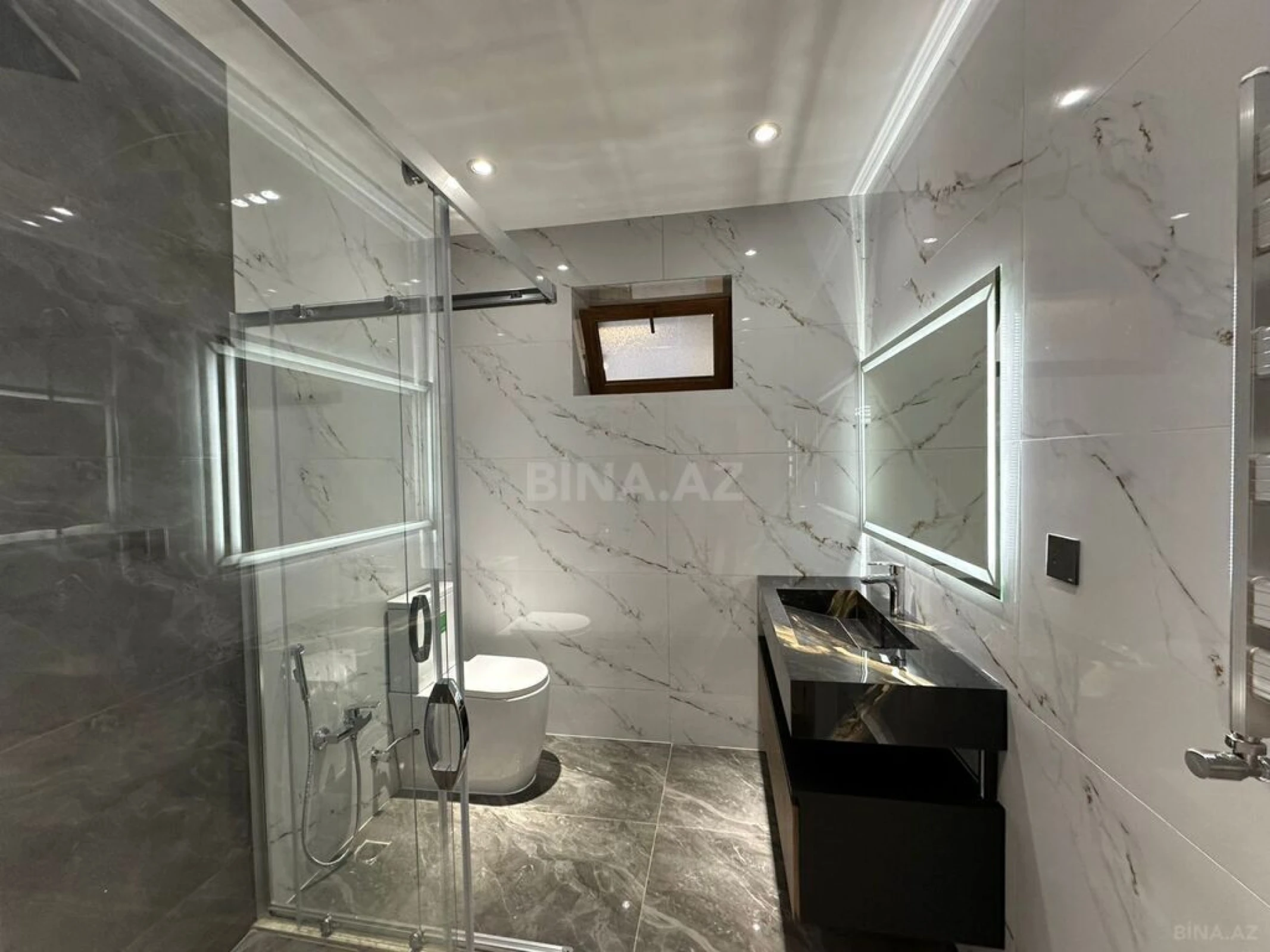 Satılır 6 otaqlı həyət evi 240 m²