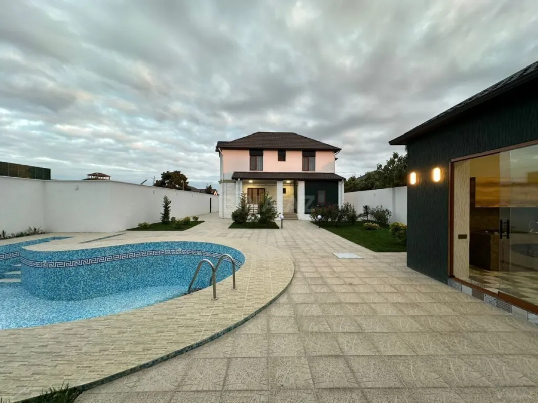 Satılır 6 otaqlı həyət evi 240 m²