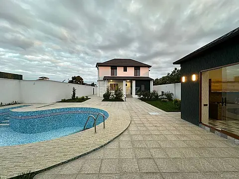 Satılır 6 otaqlı həyət evi 240 m²