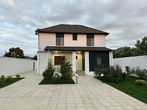 Satılır 6 otaqlı həyət evi 240 m²