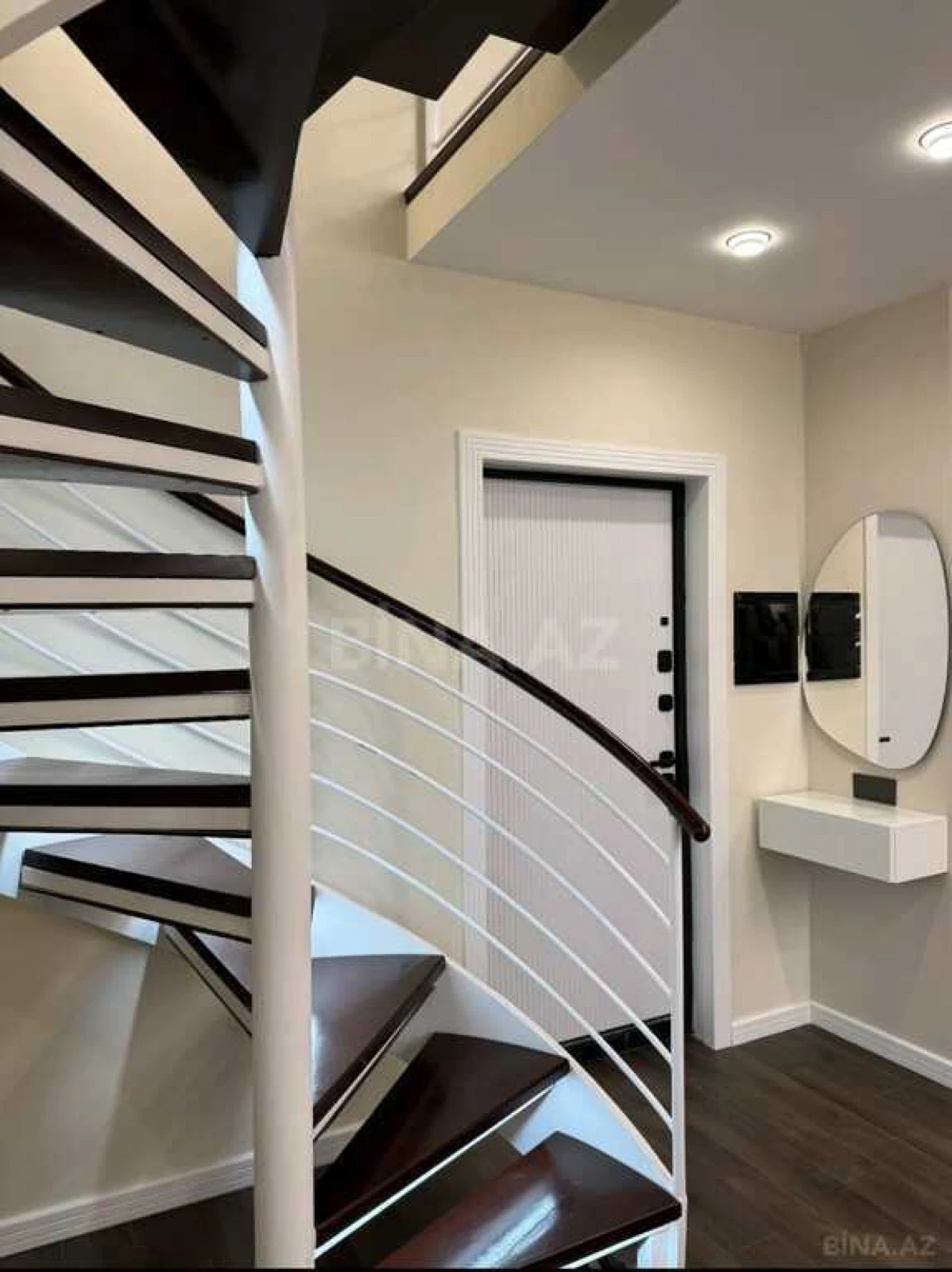 Satılır 2 otaqlı mənzil 71 m²