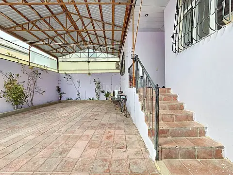 Satılır 4 otaqlı həyət evi 100 m²