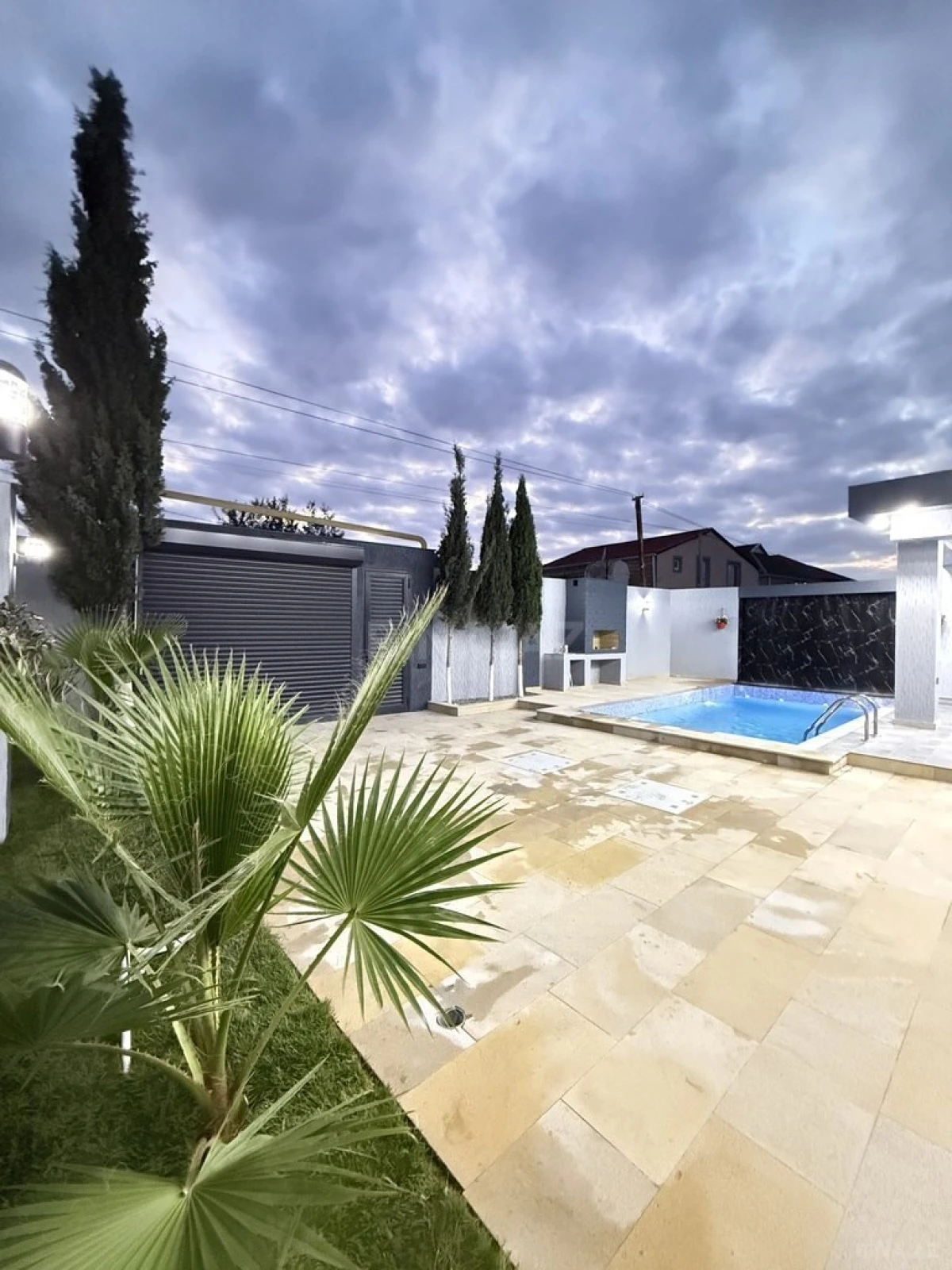 Satılır 4 otaqlı həyət evi 160 m²