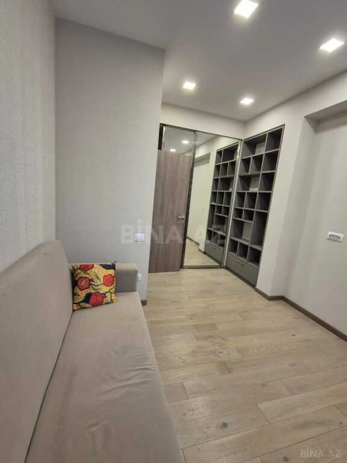 Kirayə verilir 3 otaqlı mənzil 120 m²