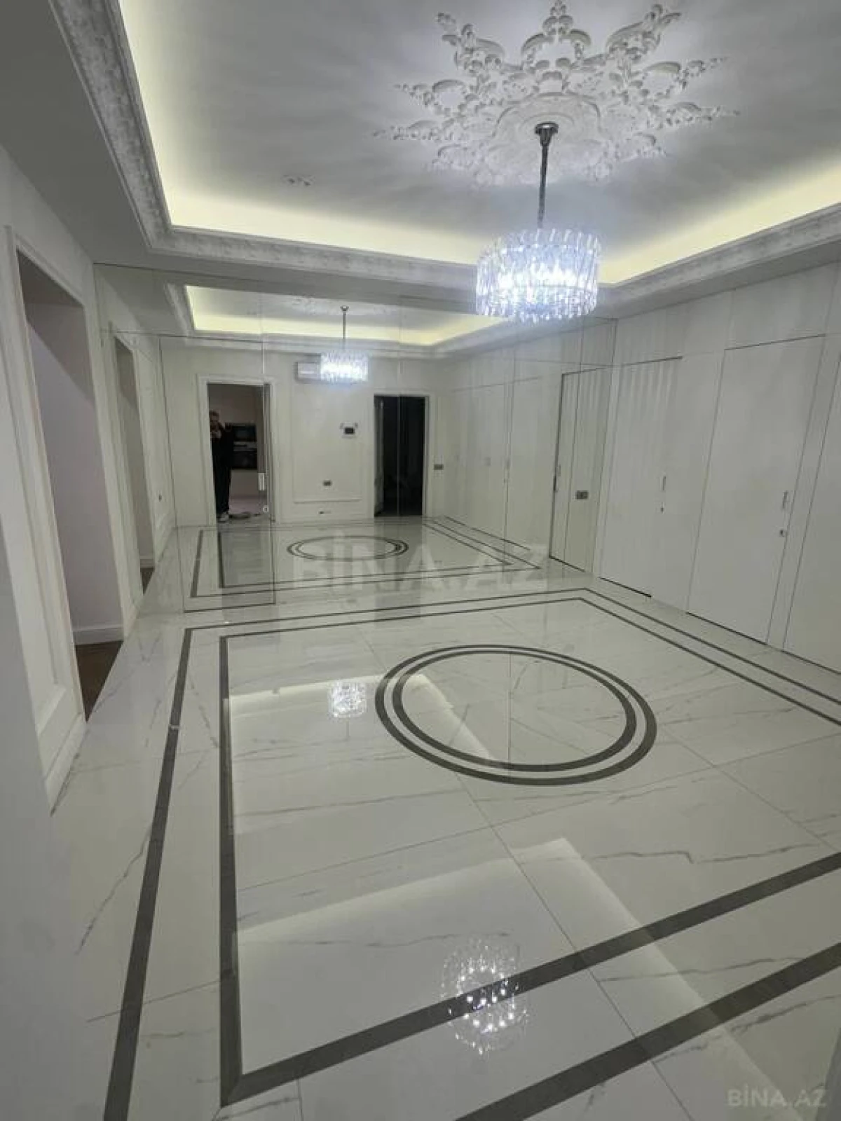 Kirayə verilir 3 otaqlı mənzil 172 m²