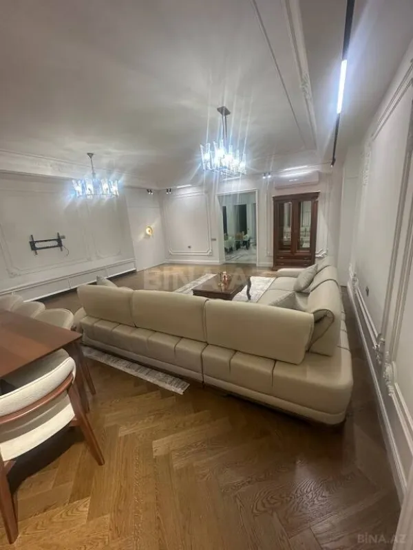 Kirayə verilir 3 otaqlı mənzil 172 m²