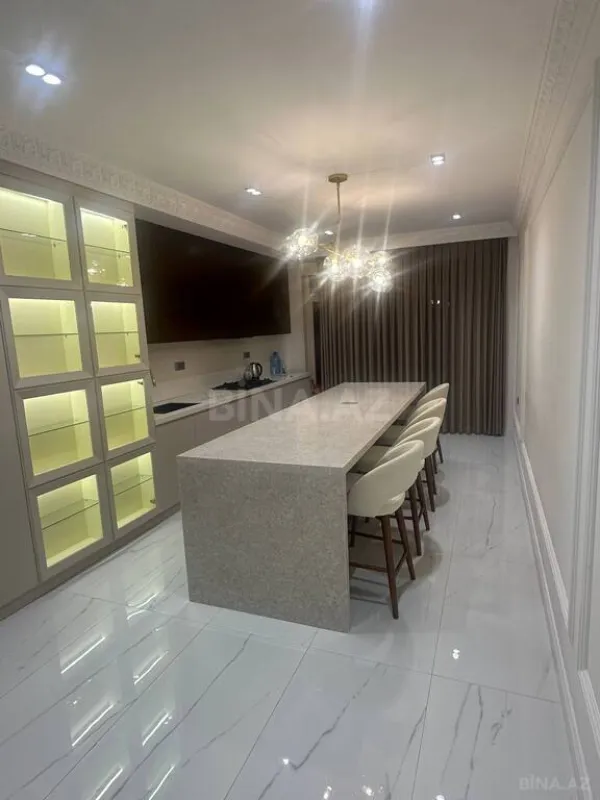 Kirayə verilir 3 otaqlı mənzil 172 m²