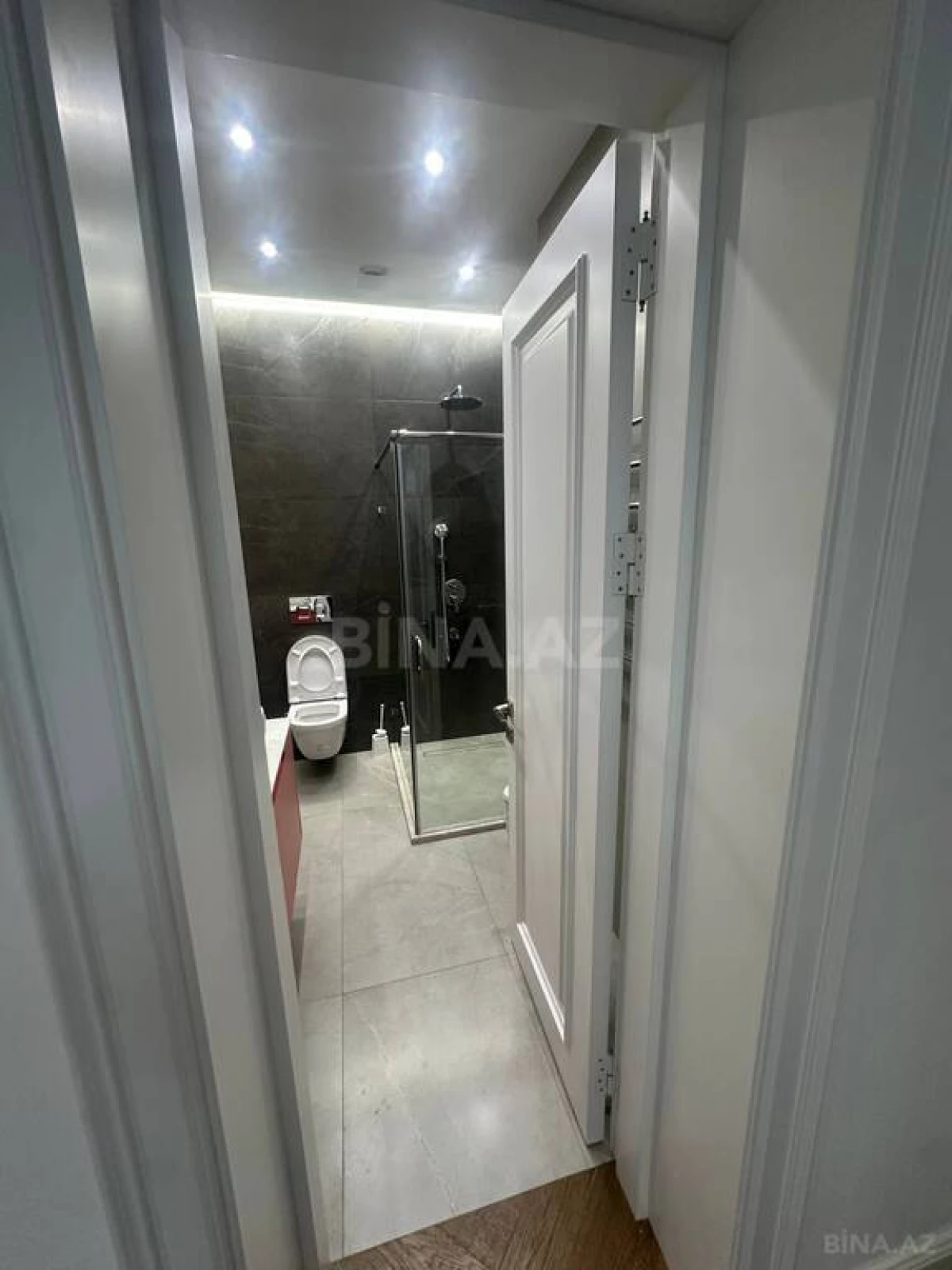 Kirayə verilir 3 otaqlı mənzil 172 m²