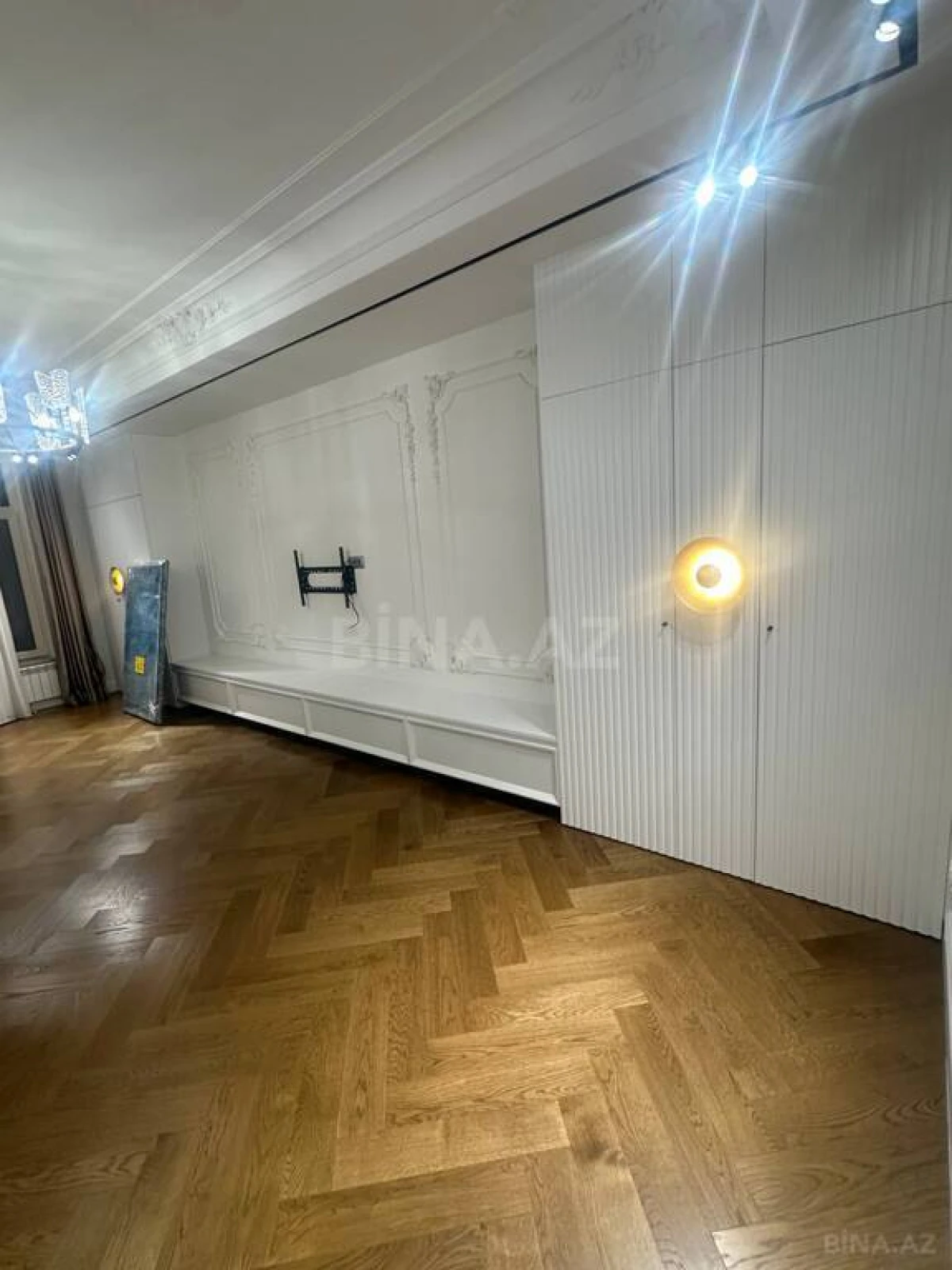 Kirayə verilir 3 otaqlı mənzil 172 m²