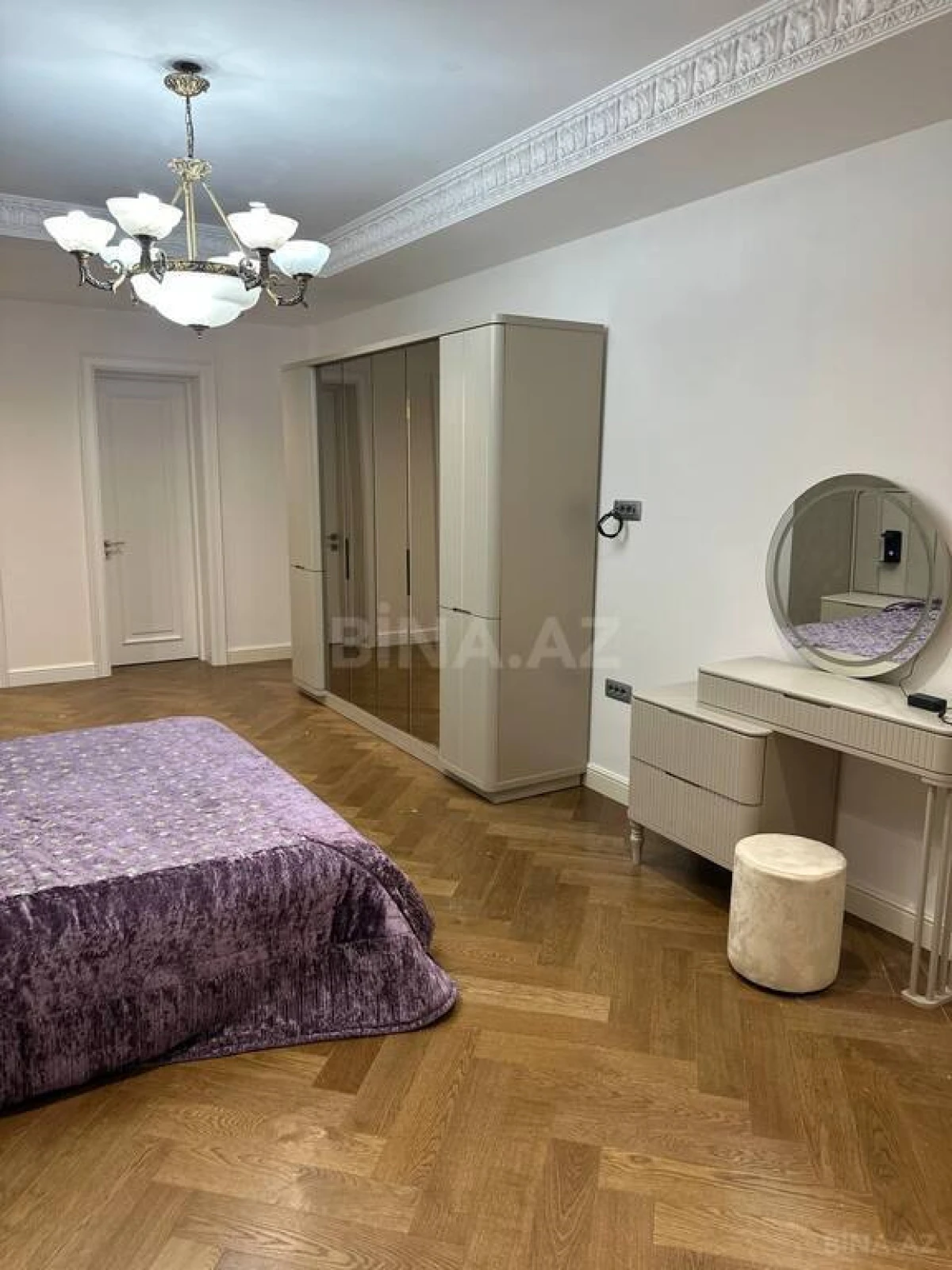 Kirayə verilir 3 otaqlı mənzil 172 m²