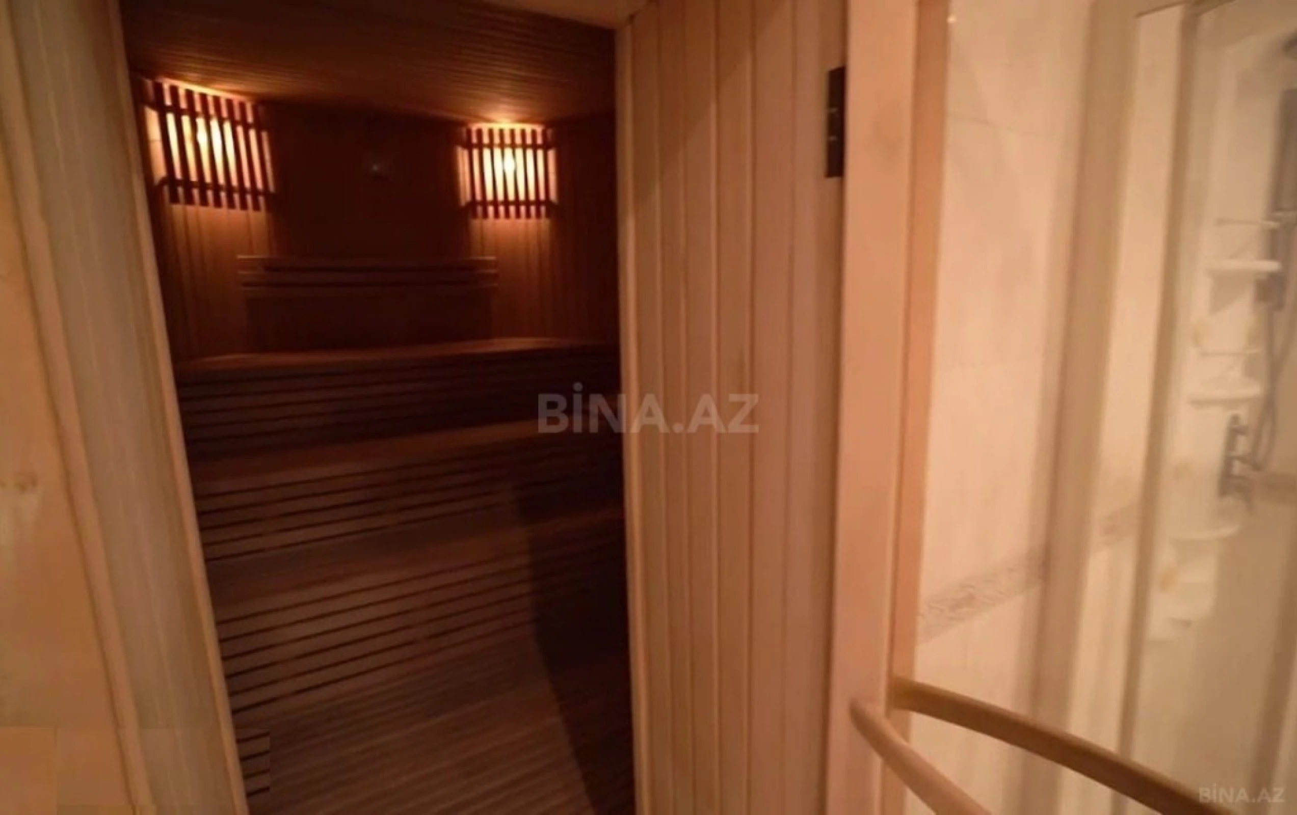 Satılır 8 otaqlı həyət evi 500 m²