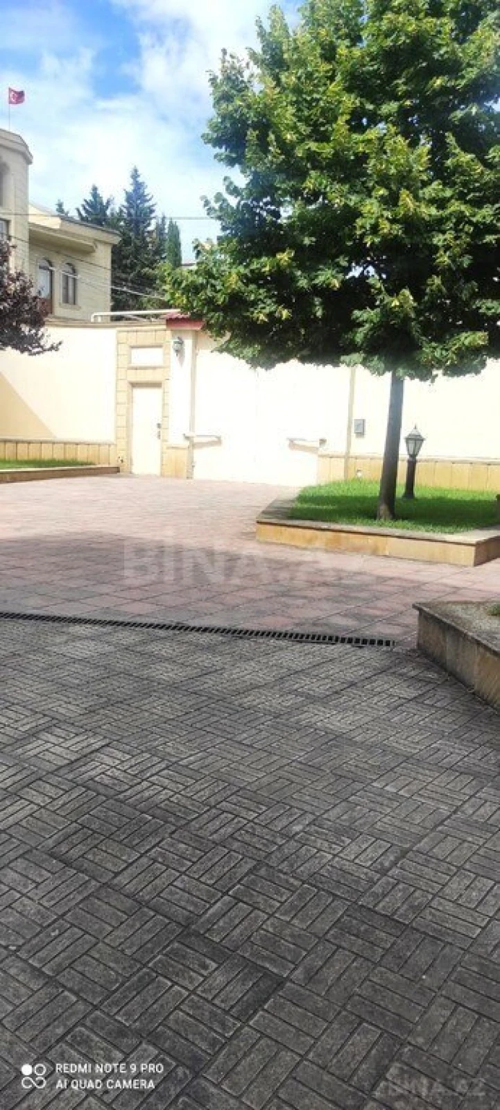 Satılır 8 otaqlı həyət evi 500 m²