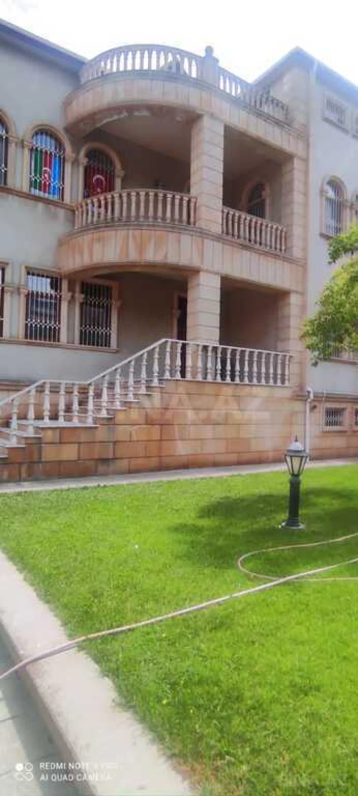 Satılır 8 otaqlı həyət evi 500 m²