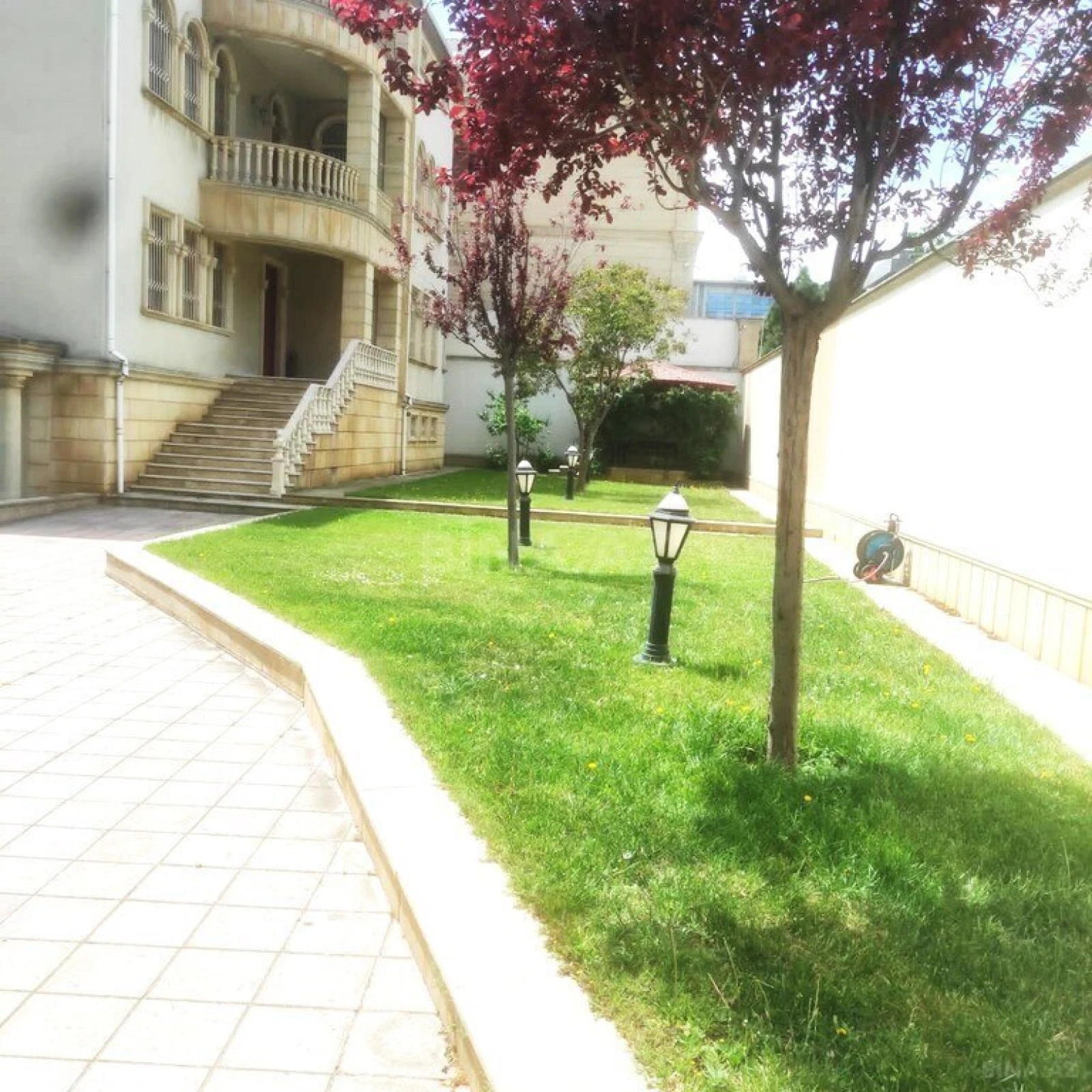 Satılır 8 otaqlı həyət evi 500 m²