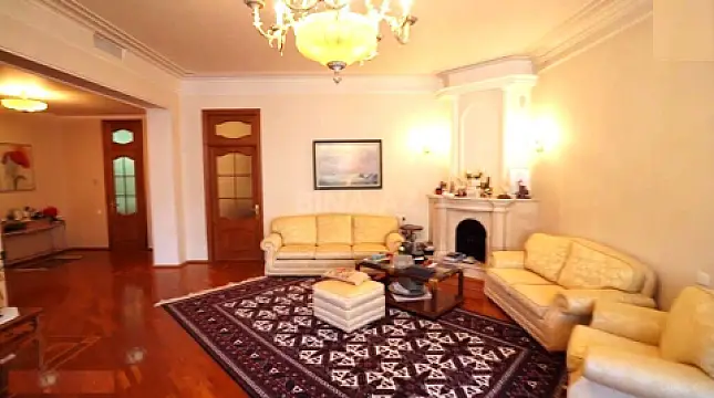 Satılır 8 otaqlı həyət evi 500 m²