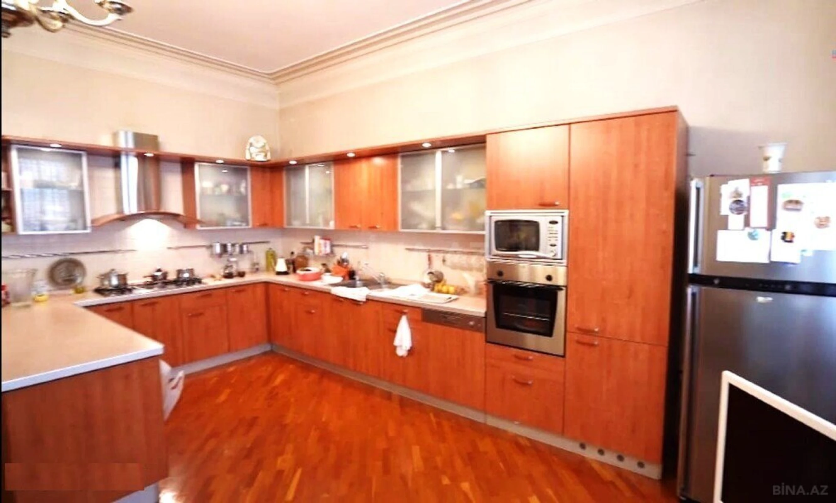 Satılır 8 otaqlı həyət evi 500 m²