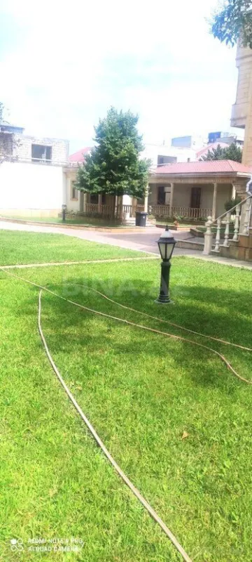 Satılır 8 otaqlı həyət evi 500 m²