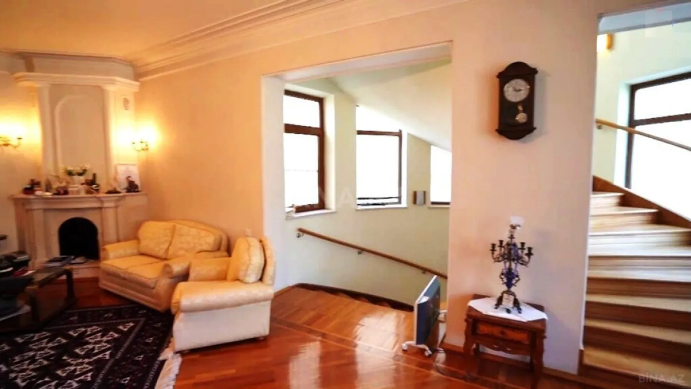 Satılır 8 otaqlı həyət evi 500 m²