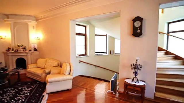 Satılır 8 otaqlı həyət evi 500 m²