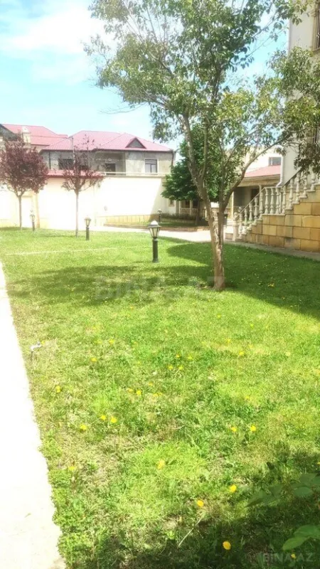 Satılır 8 otaqlı həyət evi 500 m²