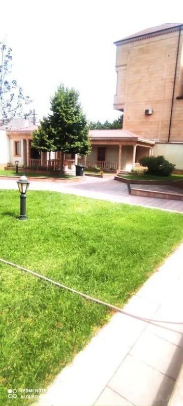 Satılır 8 otaqlı həyət evi 500 m²