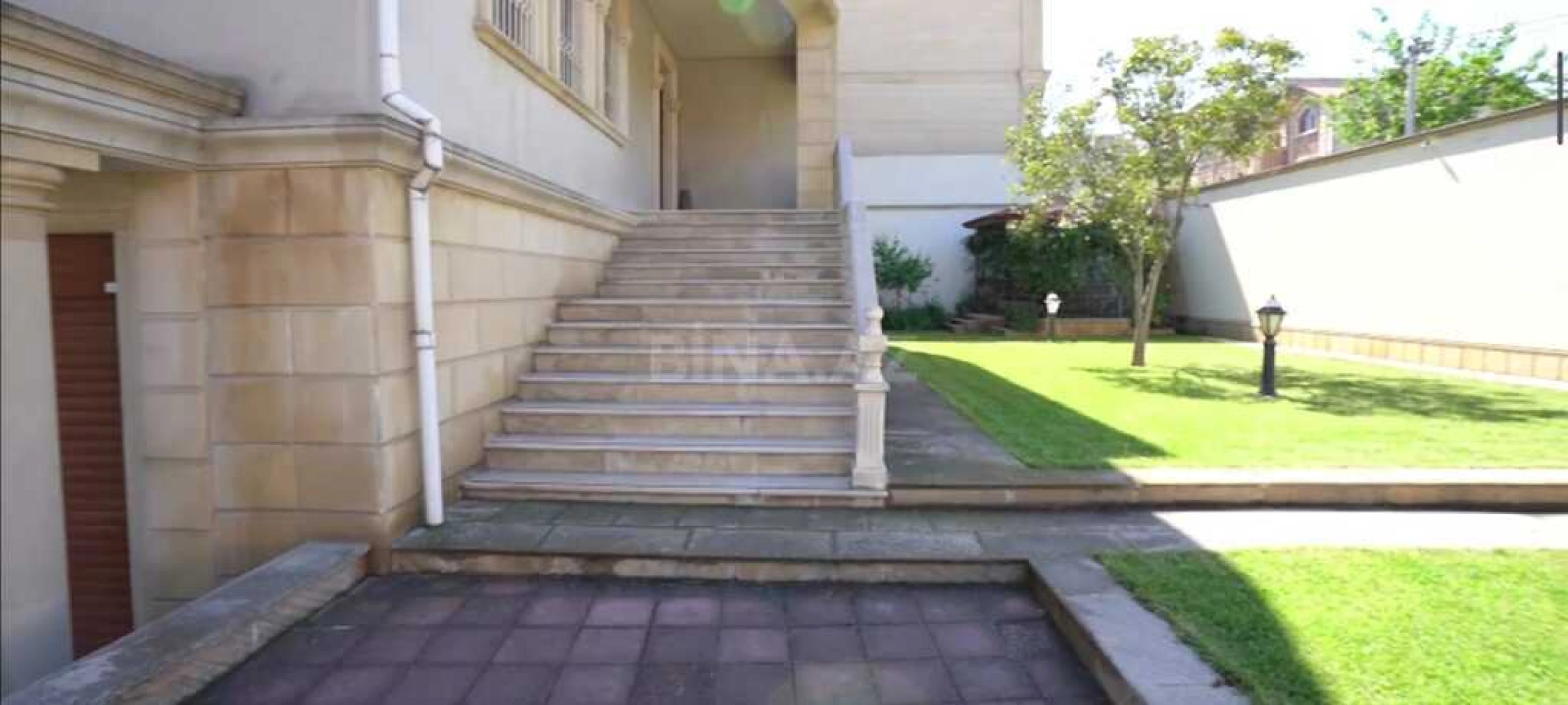 Satılır 8 otaqlı həyət evi 500 m²