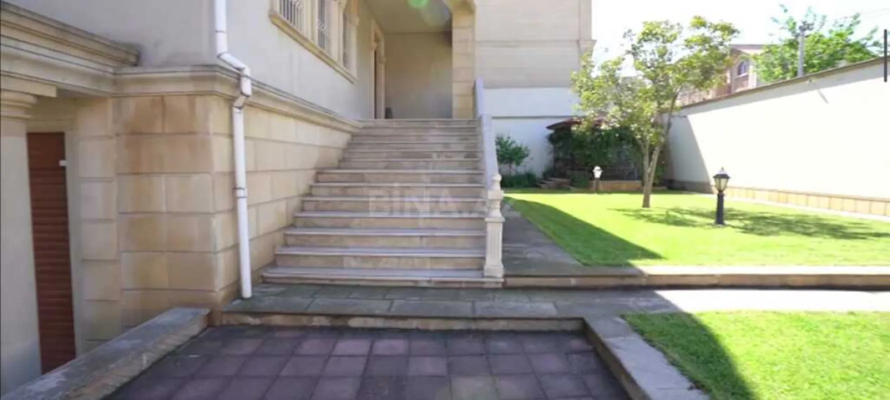 Satılır 8 otaqlı həyət evi 500 m²