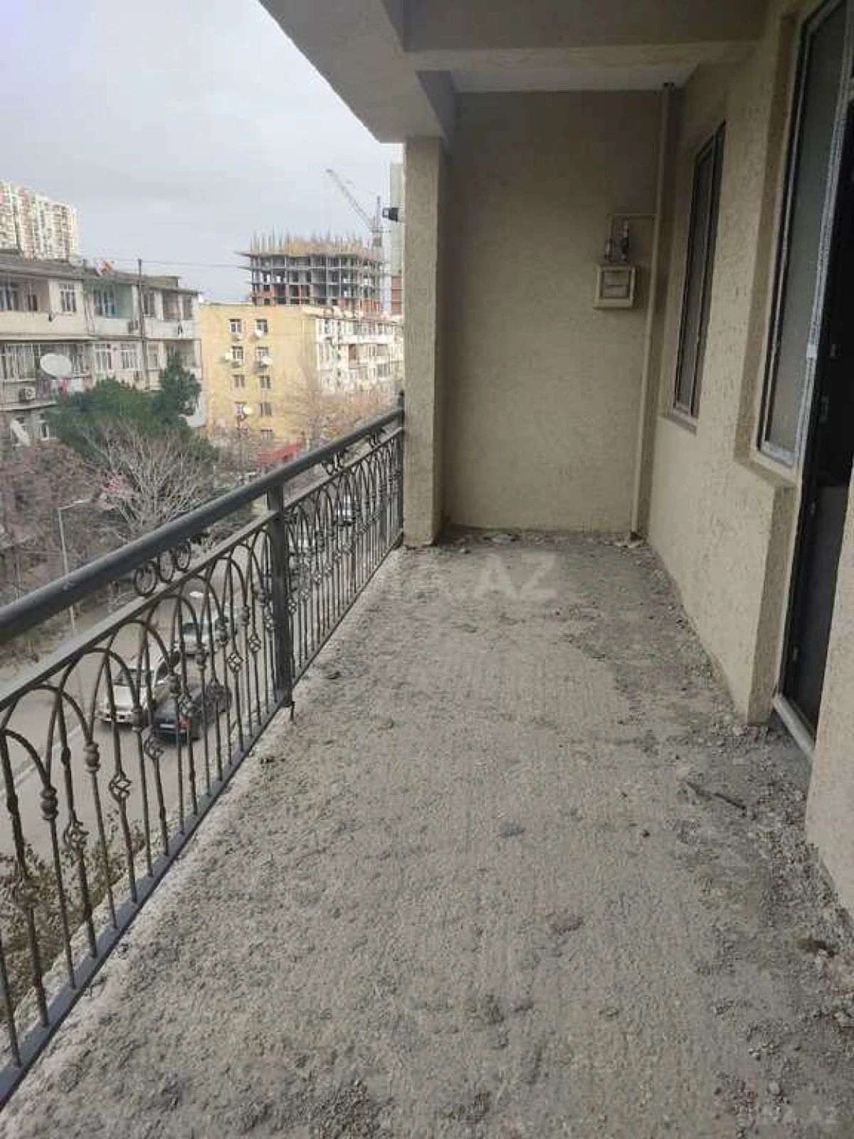 Satılır 5 otaqlı mənzil 326 m²