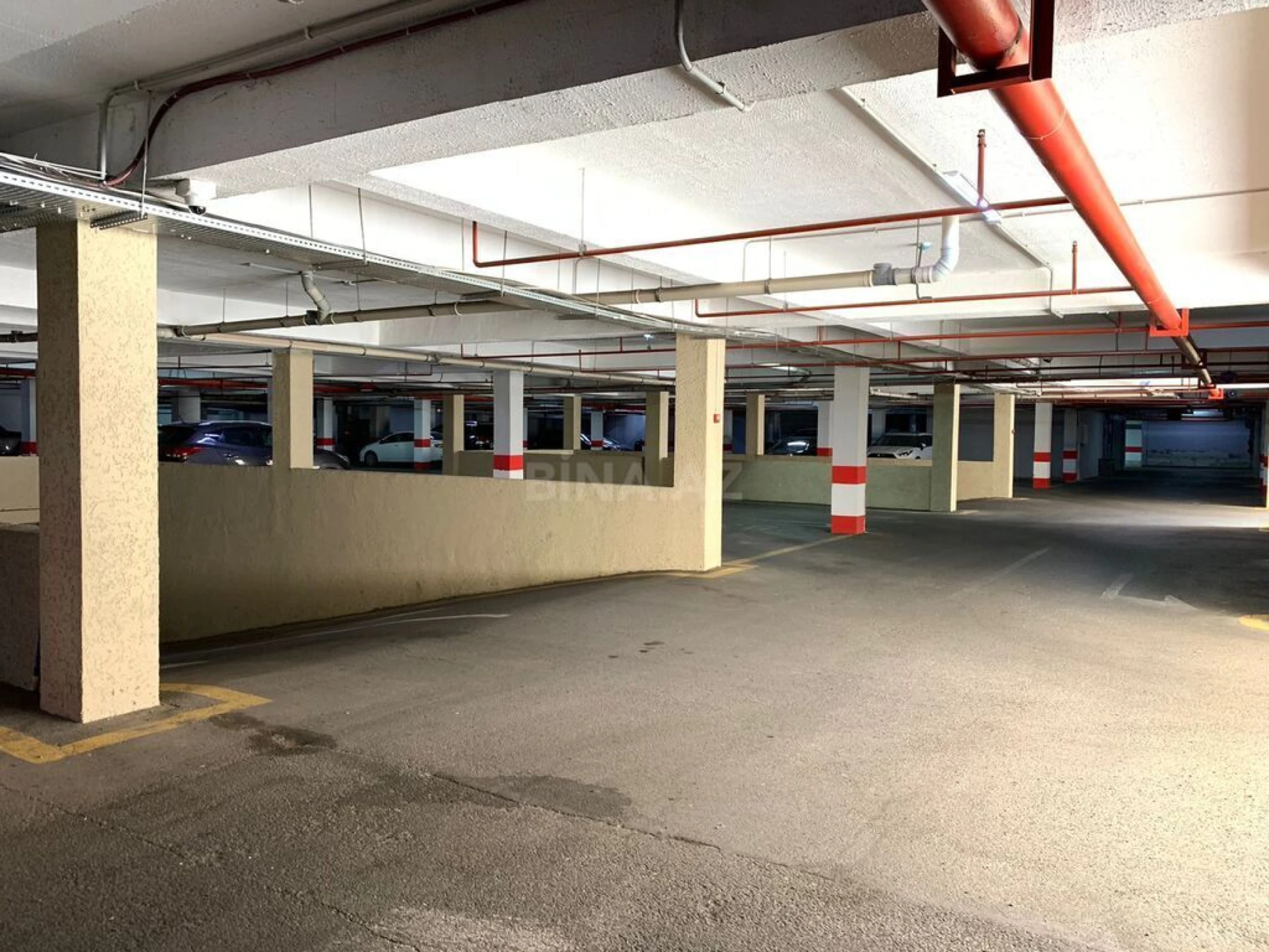 Satılır 5 otaqlı mənzil 326 m²