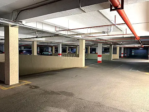 Satılır 5 otaqlı mənzil 326 m²