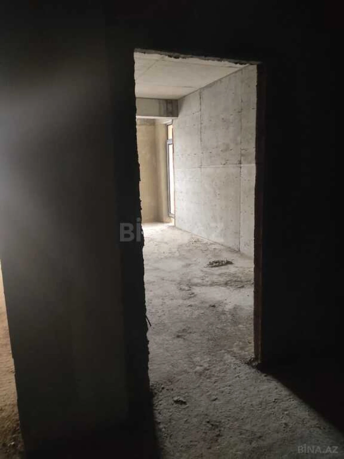 Satılır 5 otaqlı mənzil 326 m²