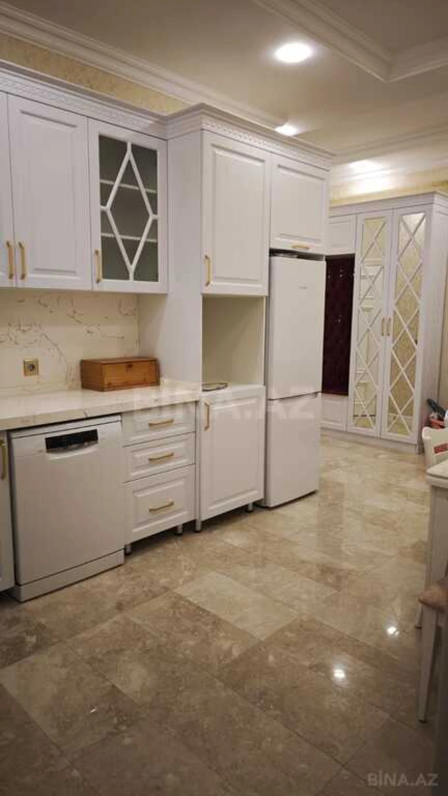 Kirayə verilir 3 otaqlı mənzil 120 m²