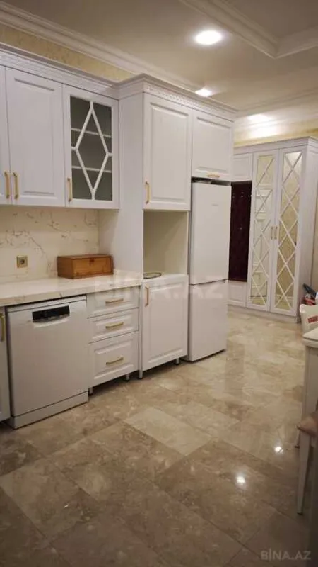 Kirayə verilir 3 otaqlı mənzil 120 m²