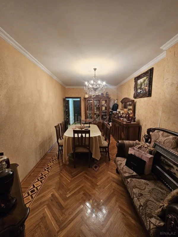 Satılır 5 otaqlı mənzil 125 m²