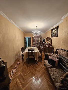Satılır 5 otaqlı mənzil 125 m²