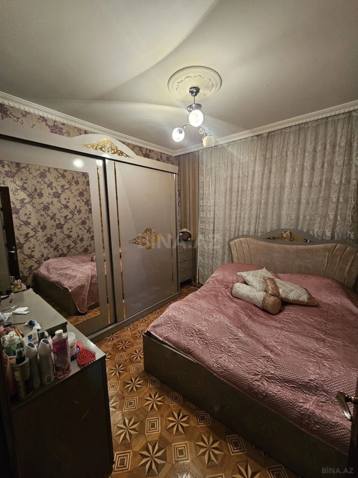 Satılır 5 otaqlı mənzil 125 m²