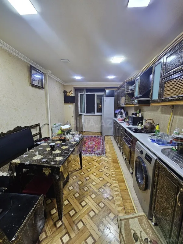Satılır 5 otaqlı mənzil 125 m²
