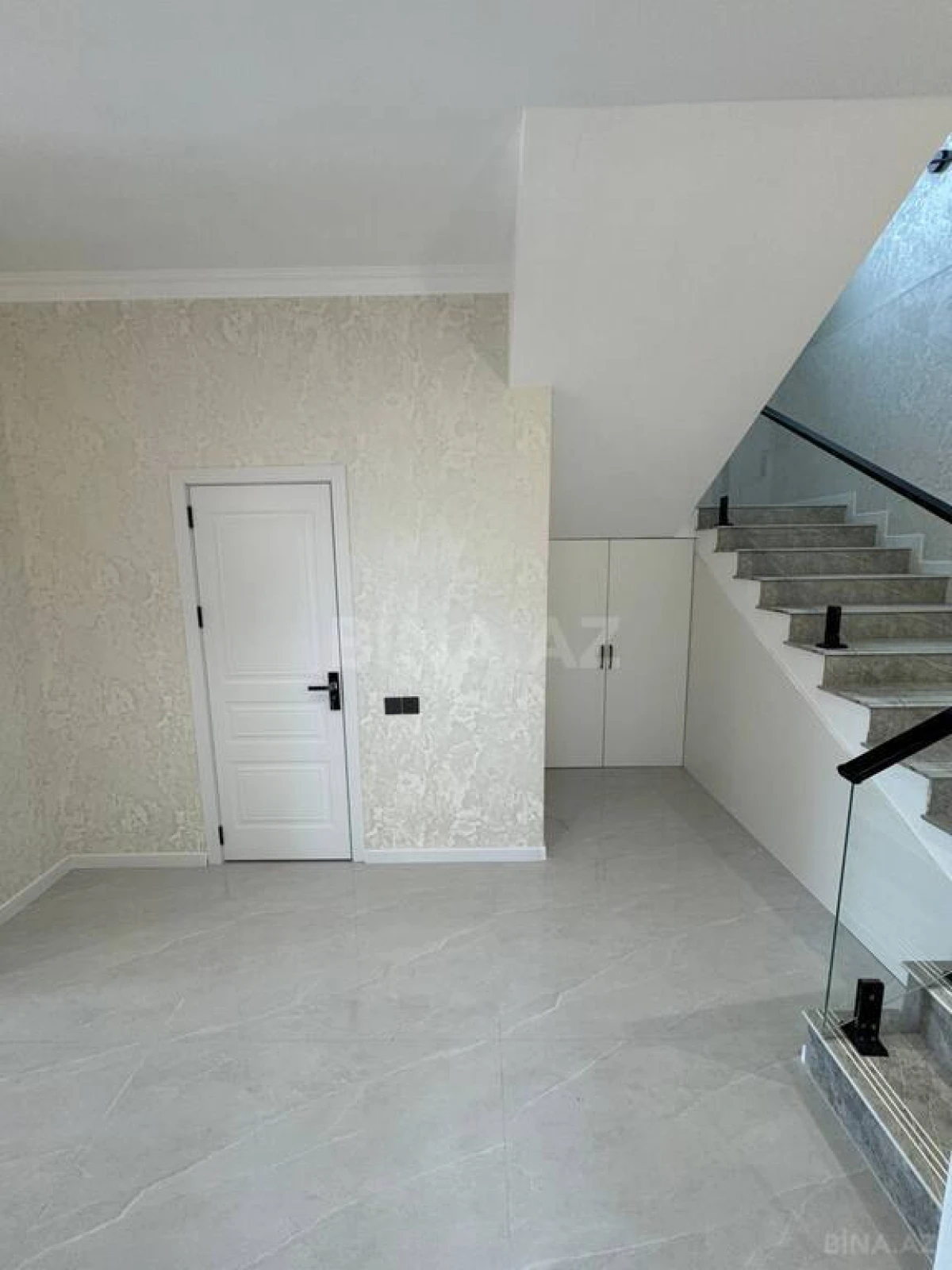 Satılır 5 otaqlı həyət evi 200 m²