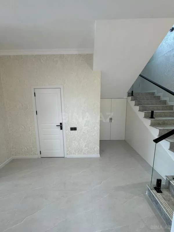 Satılır 5 otaqlı həyət evi 200 m²