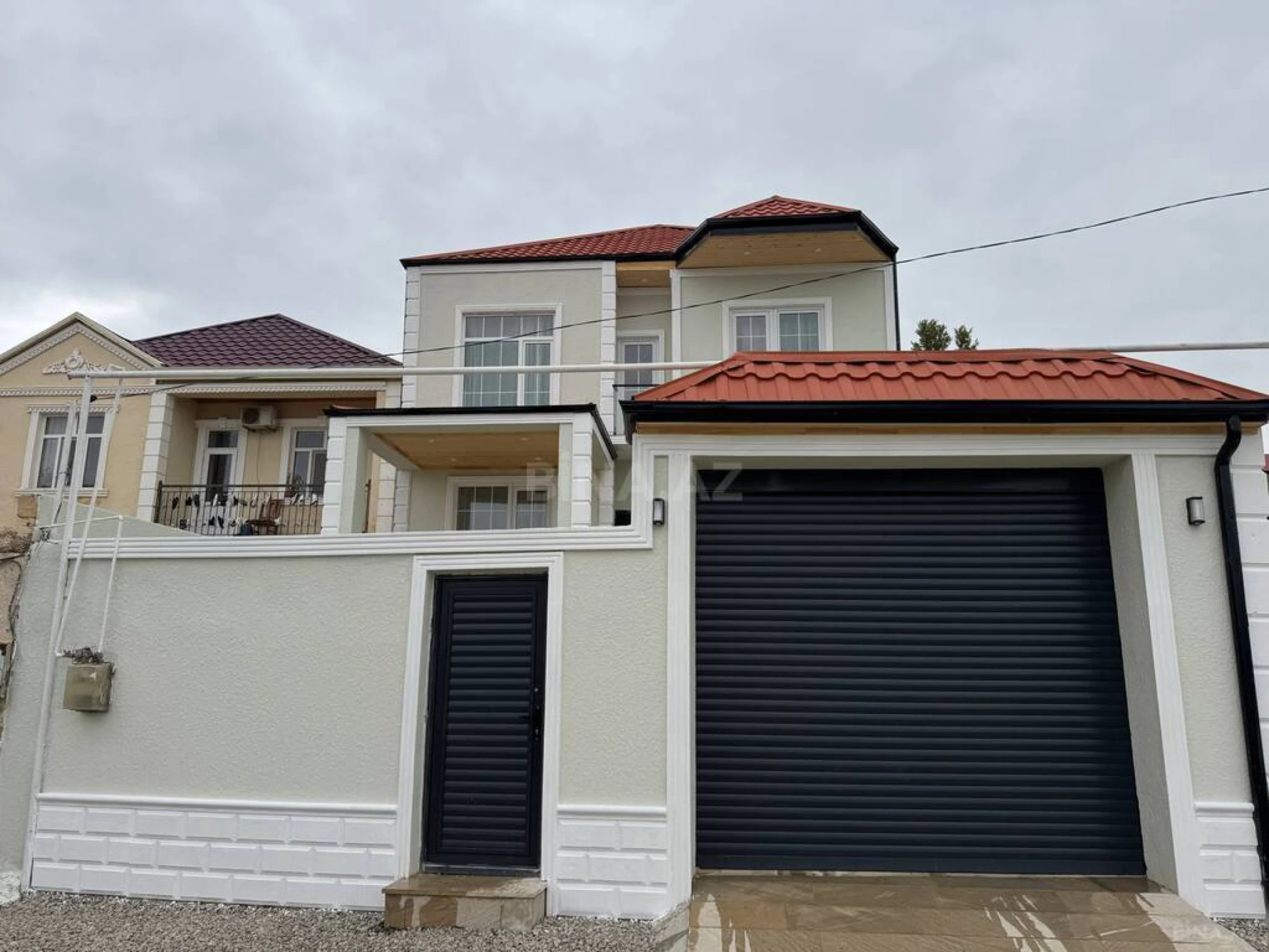 Satılır 5 otaqlı həyət evi 200 m²