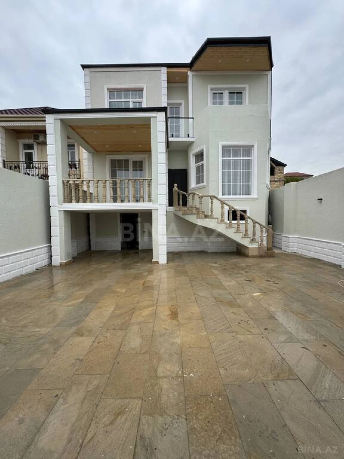 Satılır 5 otaqlı həyət evi 200 m²