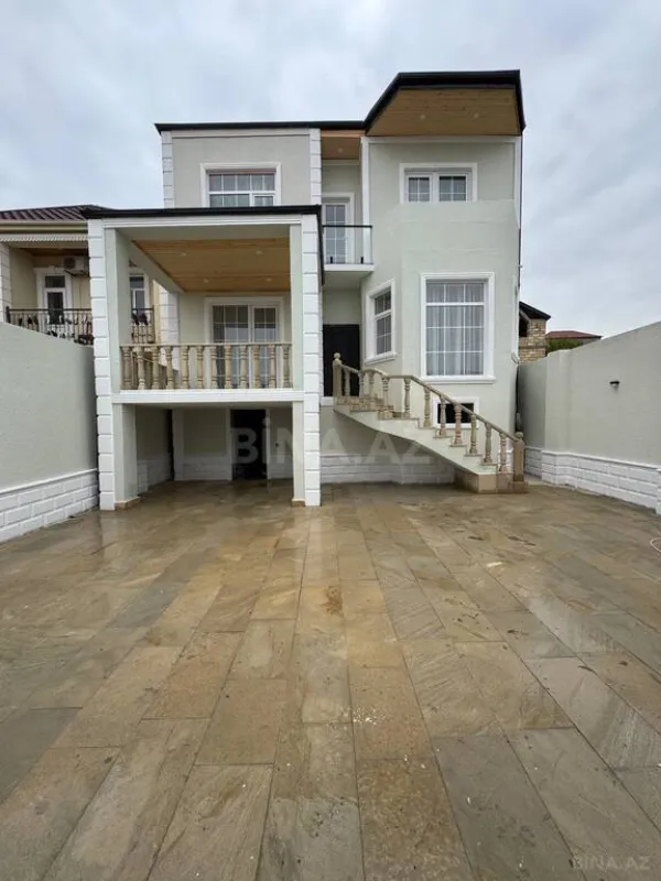 Satılır 5 otaqlı həyət evi 200 m²