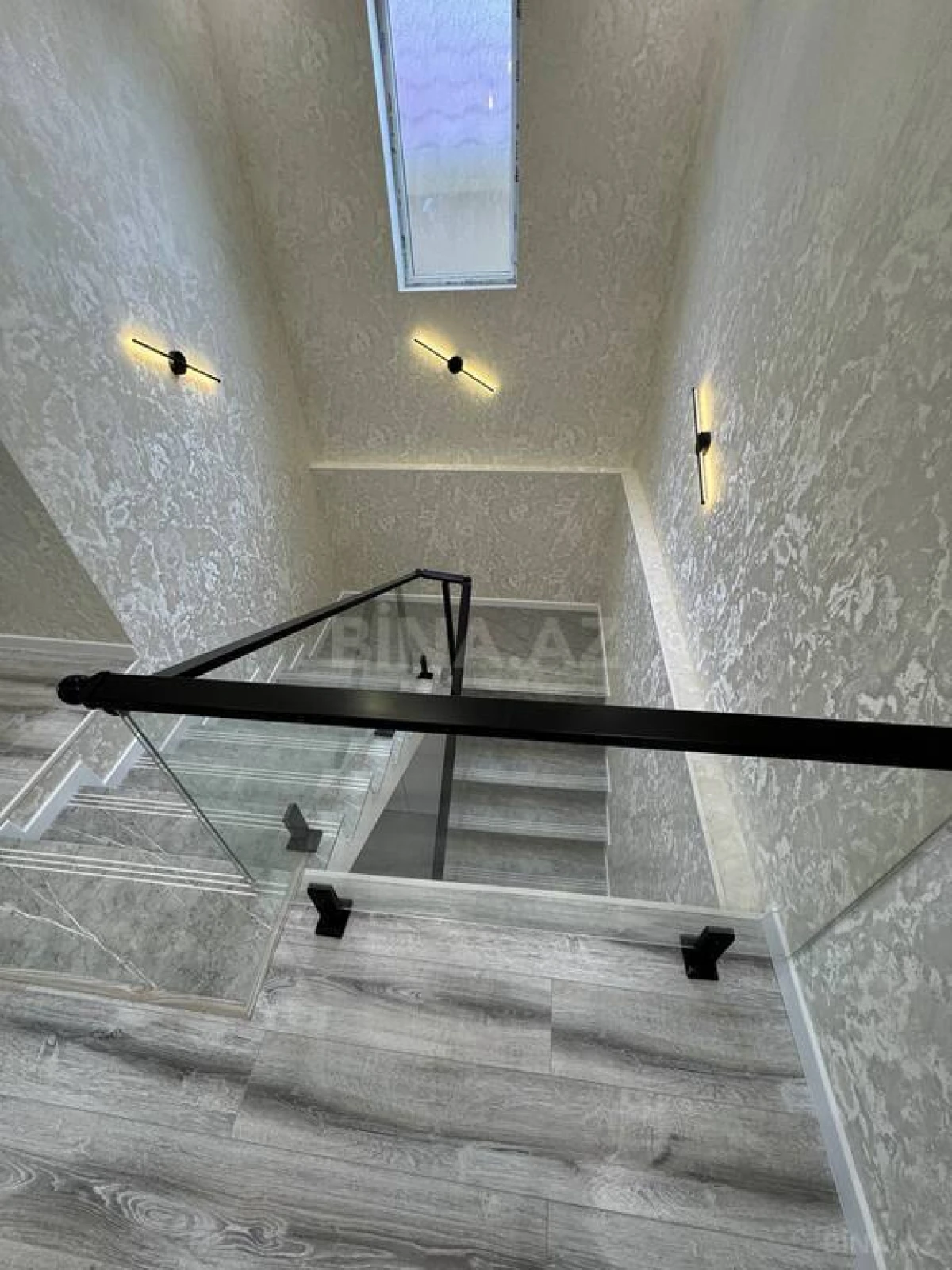 Satılır 5 otaqlı həyət evi 200 m²